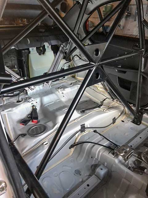 Mitsubishi Evo 10 roll cage rear view