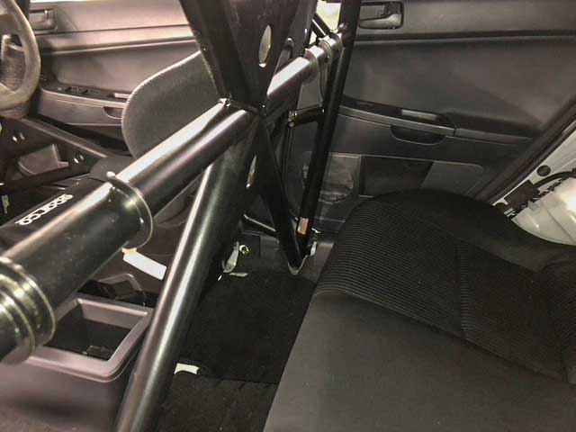 Mitsubishi Evo 10 roll cage detail