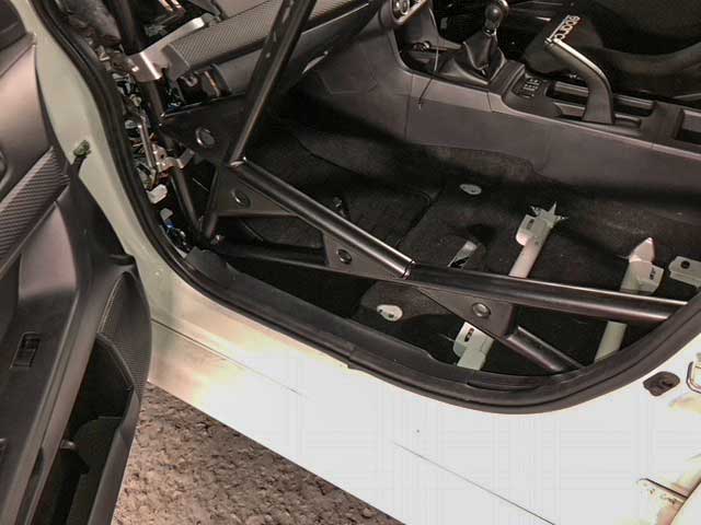 Mitsubishi Evo 10 roll cage detail