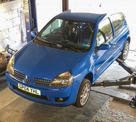 Renault Clio 182 with Fulcrum Half Roll Cage